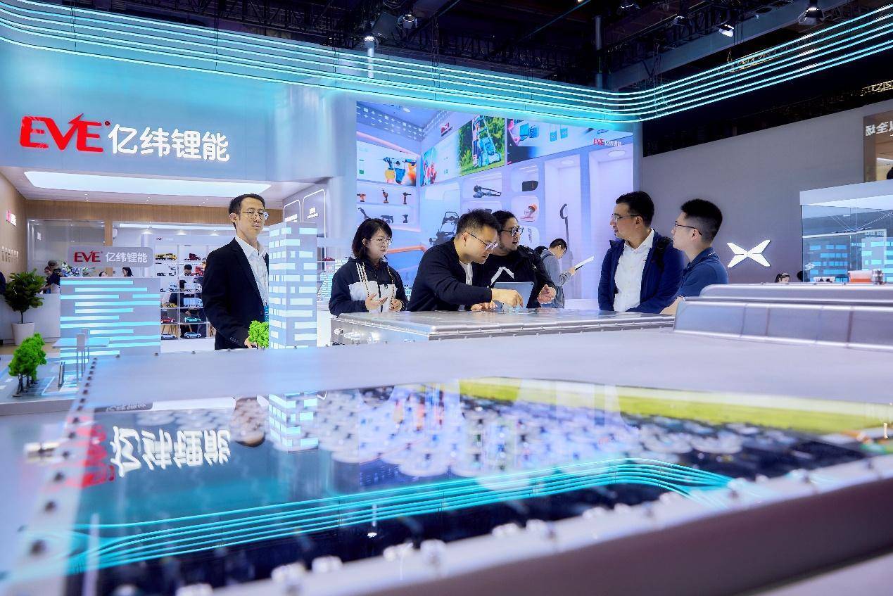 億緯鋰能上海車展秀實力,大圓柱電池技術引領新能源汽車新未來