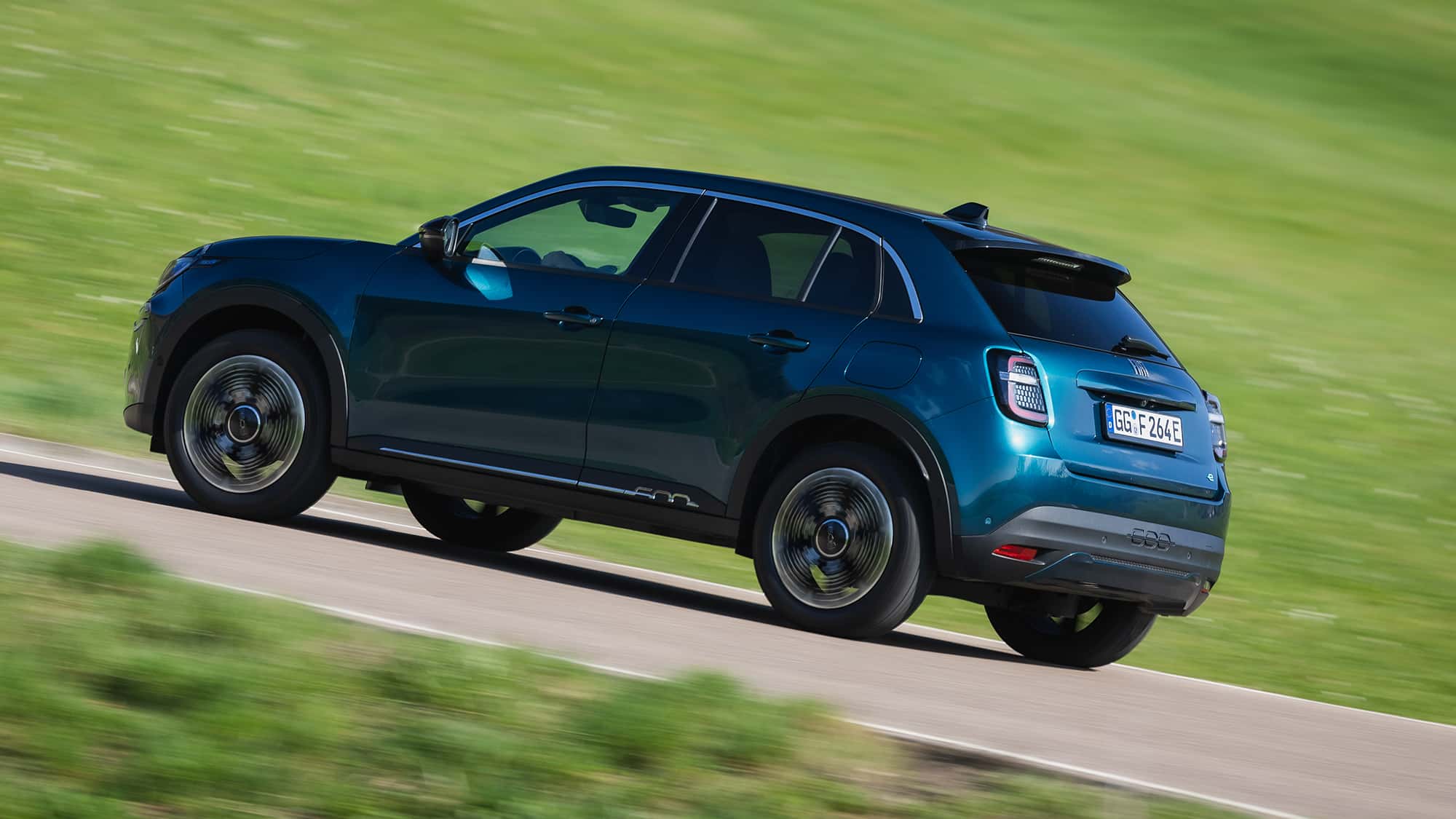 緊湊級電動車大戰!起亞新秀能否成為性價比之王?