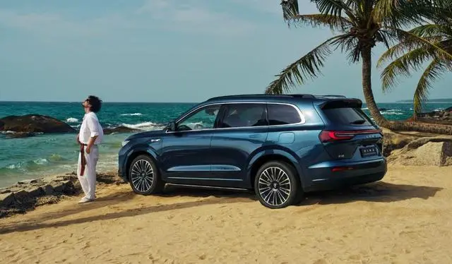 采用「純視覺」方案的特斯拉,在安全性上是絕對不如「激光雷達(dá)+視覺」的融合方案 (圖片來源:鴻蒙智行)