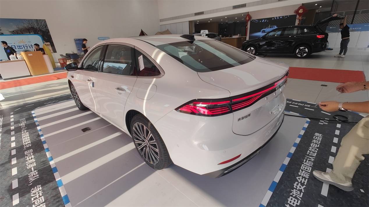 獨立試駕吉利銀河A7:摸著比亞迪過河,就成了一半?