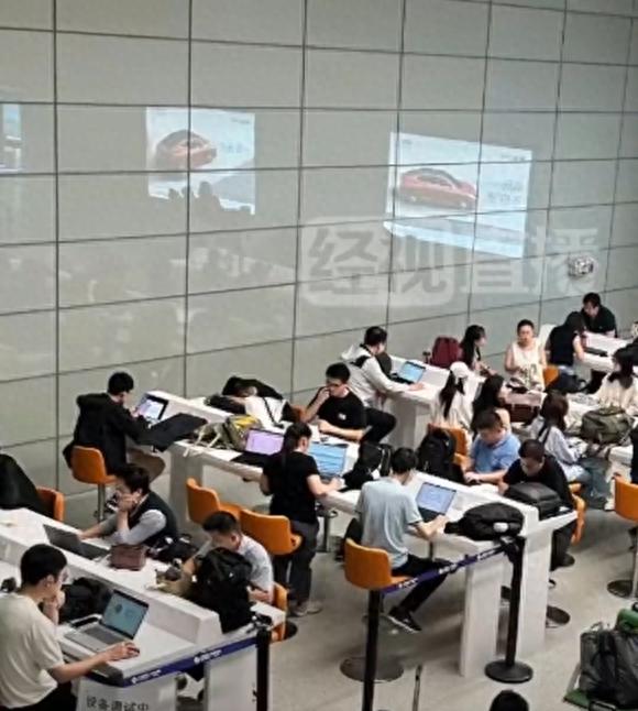 上海虹橋機場回應登機口班味很濃