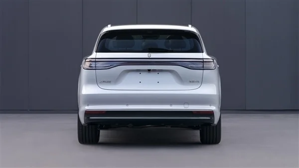 最親民的鴻蒙智行來了,上汽集團總裁賈健旭帶華為余承東試駕尚界H5 最親民的鴻蒙智行來了!上汽集團總裁賈健旭帶華為余承東試駕尚界H5