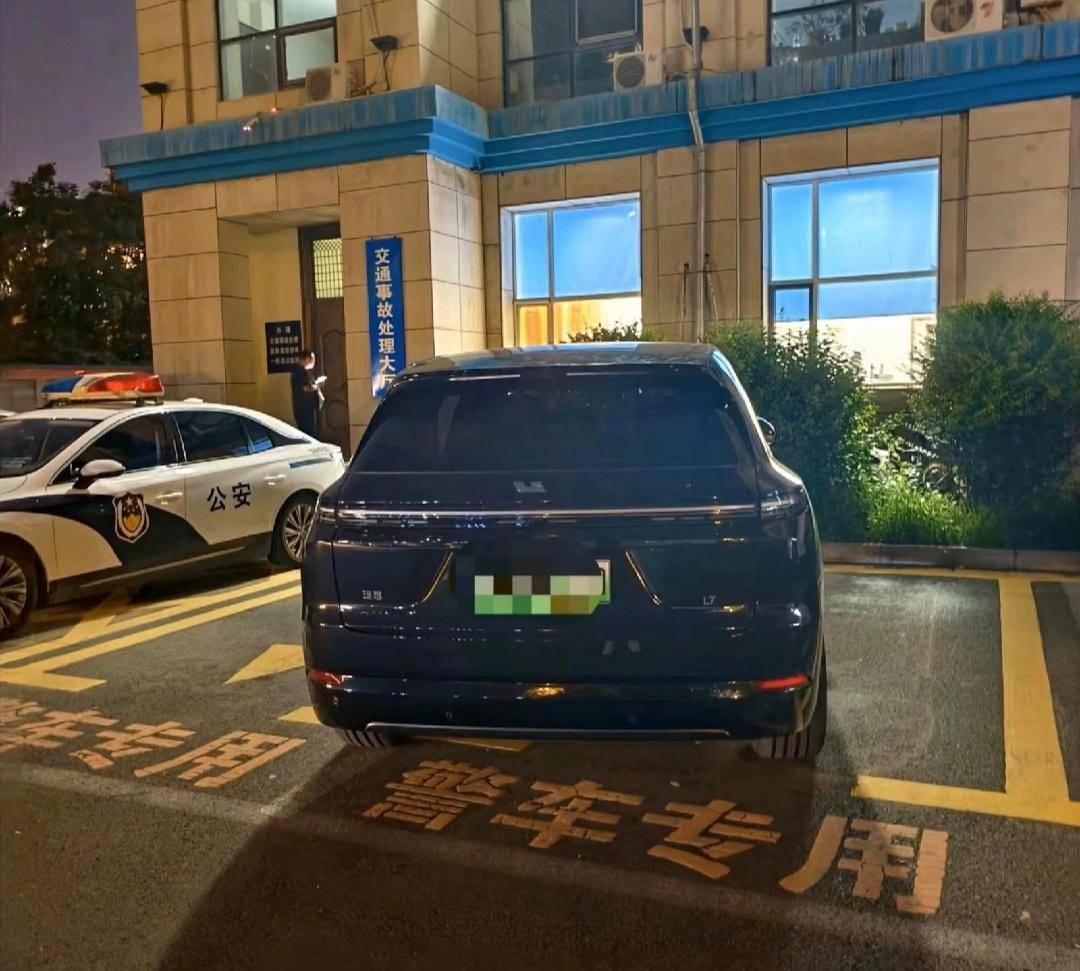 從領(lǐng)跑到掉隊(duì),理想汽車迎來2025新困局