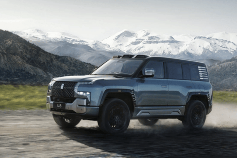 仰望U8“硬抗”泥石流。網友:“安全是最大的豪華”具象化了