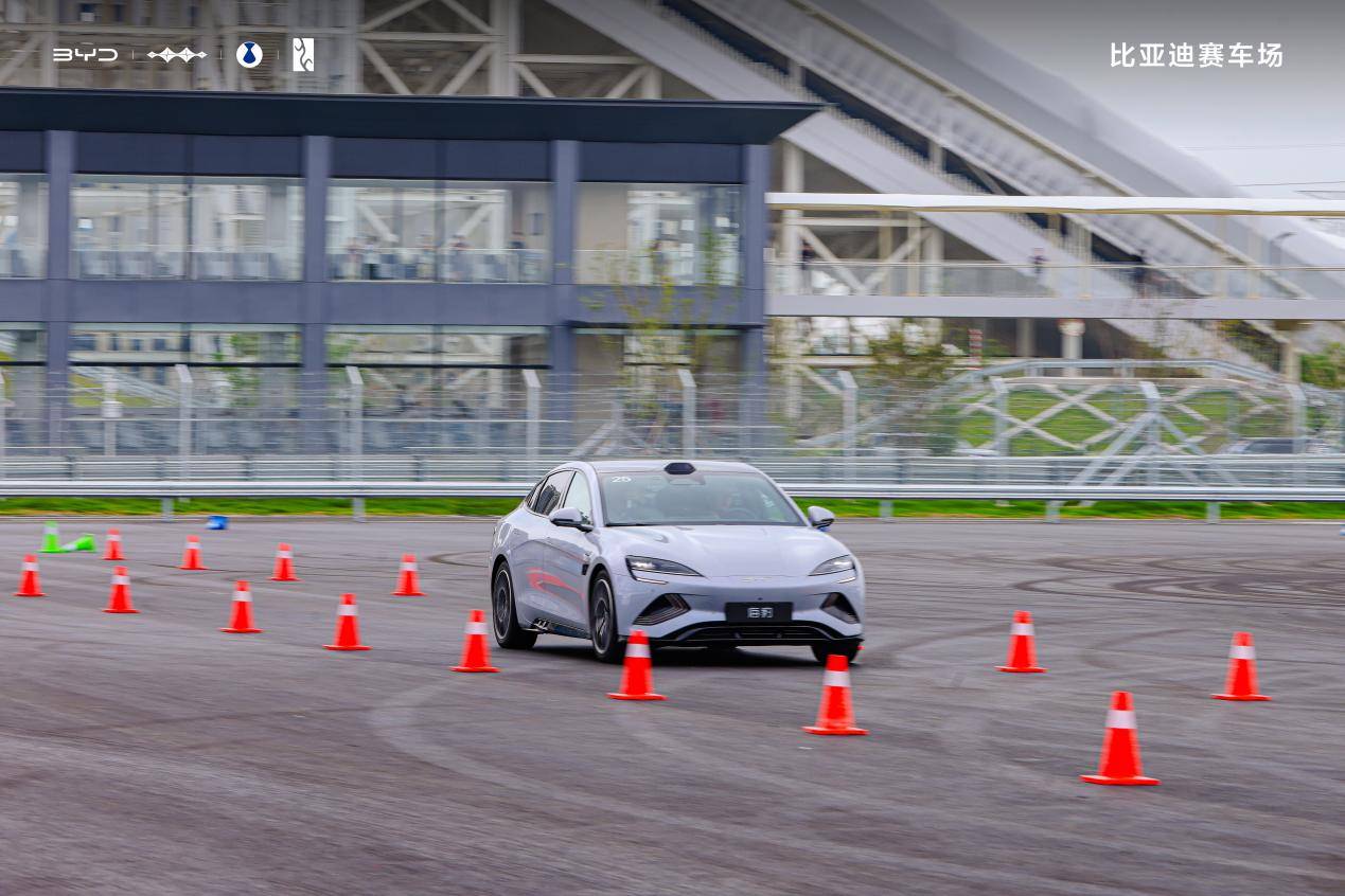 全民賽道 全場(chǎng)好玩!比亞迪全地形賽車場(chǎng)正式開業(yè)!