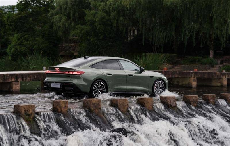 都說繞不開3系,如果遇到A5L Sportback呢?