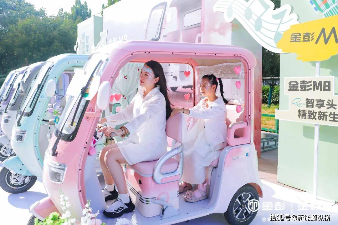 一場金粉節(jié) 驚起三座城!金彭休三+萬達(dá)廣場奏響休三旺季最強(qiáng)音!