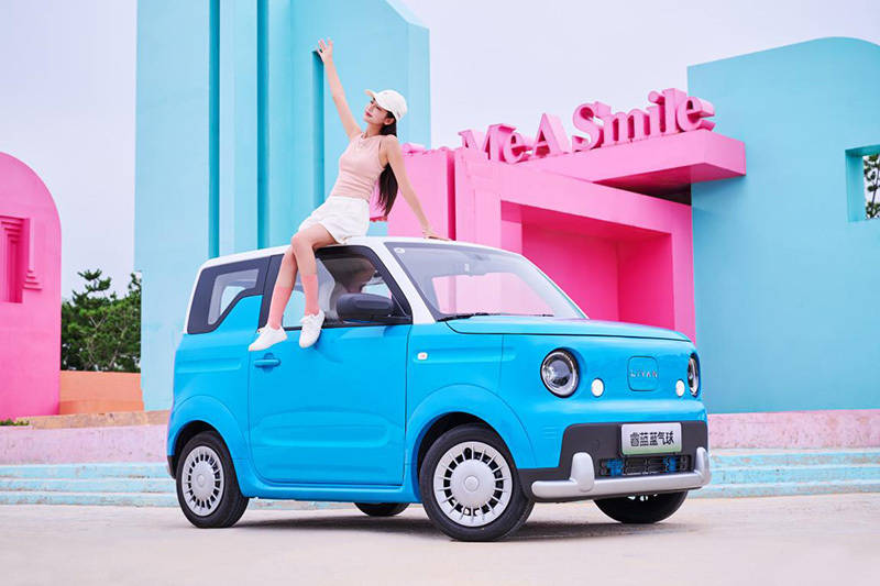 睿藍汽車旗下的純電動微型車—藍氣球正式上市