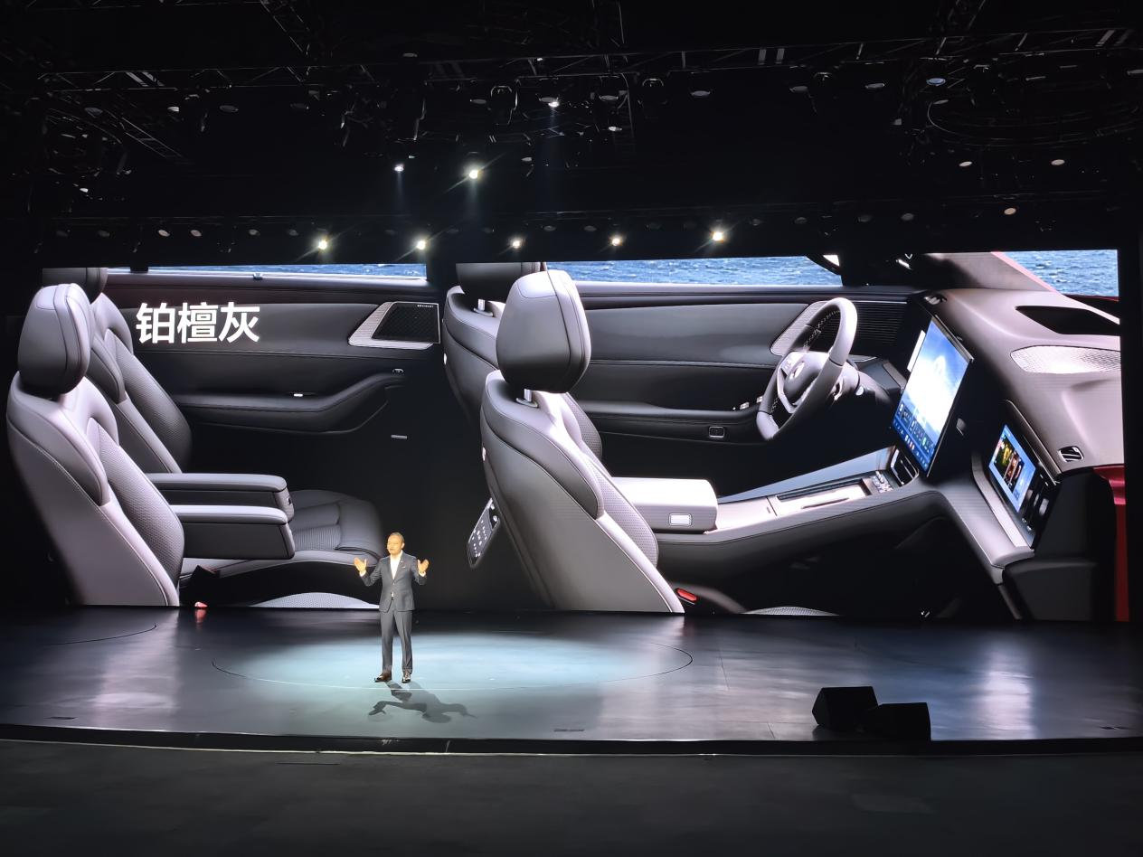 騰勢N8 L:家庭出行的溫暖守護者,奢享每一段路程