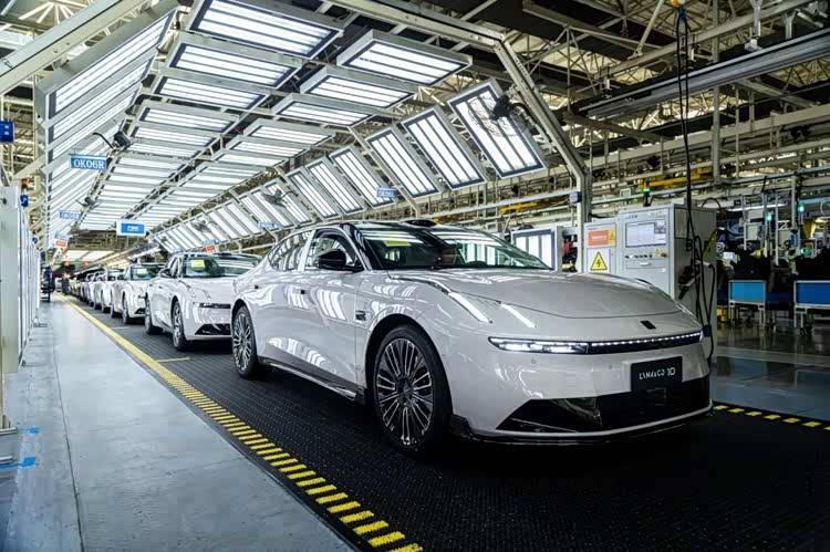 為何是“閉眼入”優(yōu)選?領(lǐng)克10 EM-P用銷(xiāo)量破萬(wàn)重新詮釋混動(dòng)價(jià)值