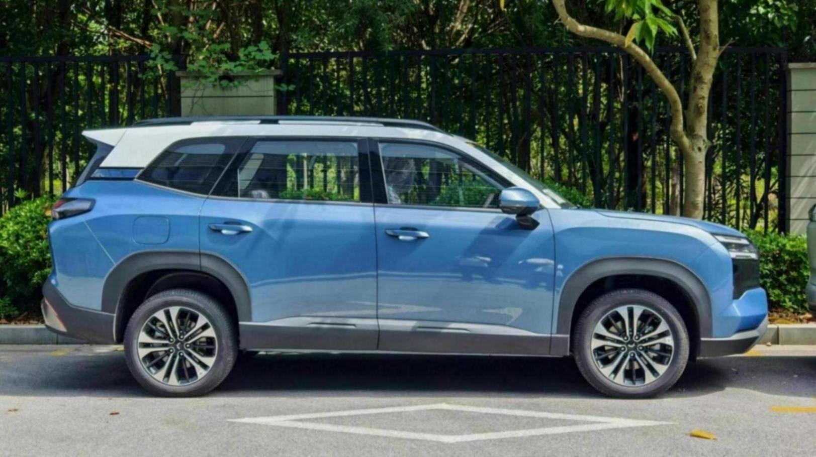 五菱星光560實車現(xiàn)身,長超4米7+5/7座可選,燃油/插混/純電動力