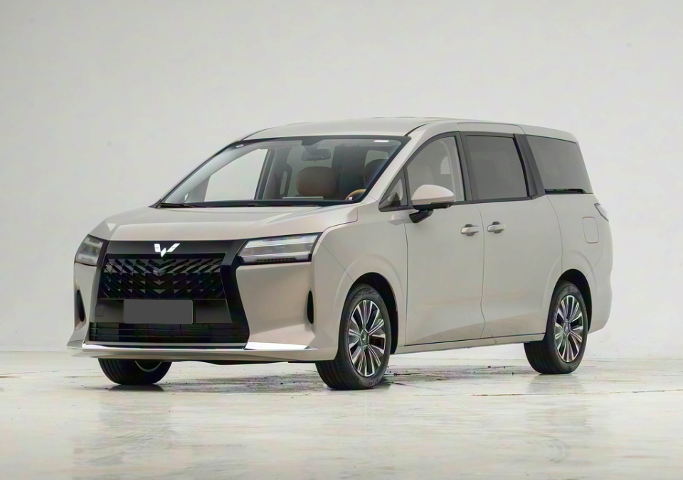 五菱星光730上市 燃油/插混/純電動(dòng)力可選 補(bǔ)貼置換價(jià)7.10萬(wàn)起 圖片