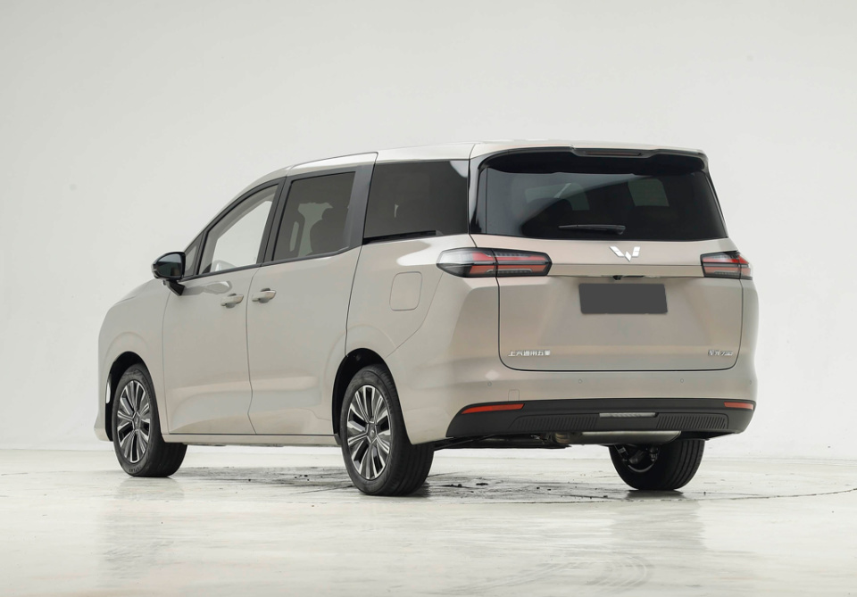 五菱星光730上市 燃油/插混/純電動(dòng)力可選 補(bǔ)貼置換價(jià)7.10萬(wàn)起 圖片