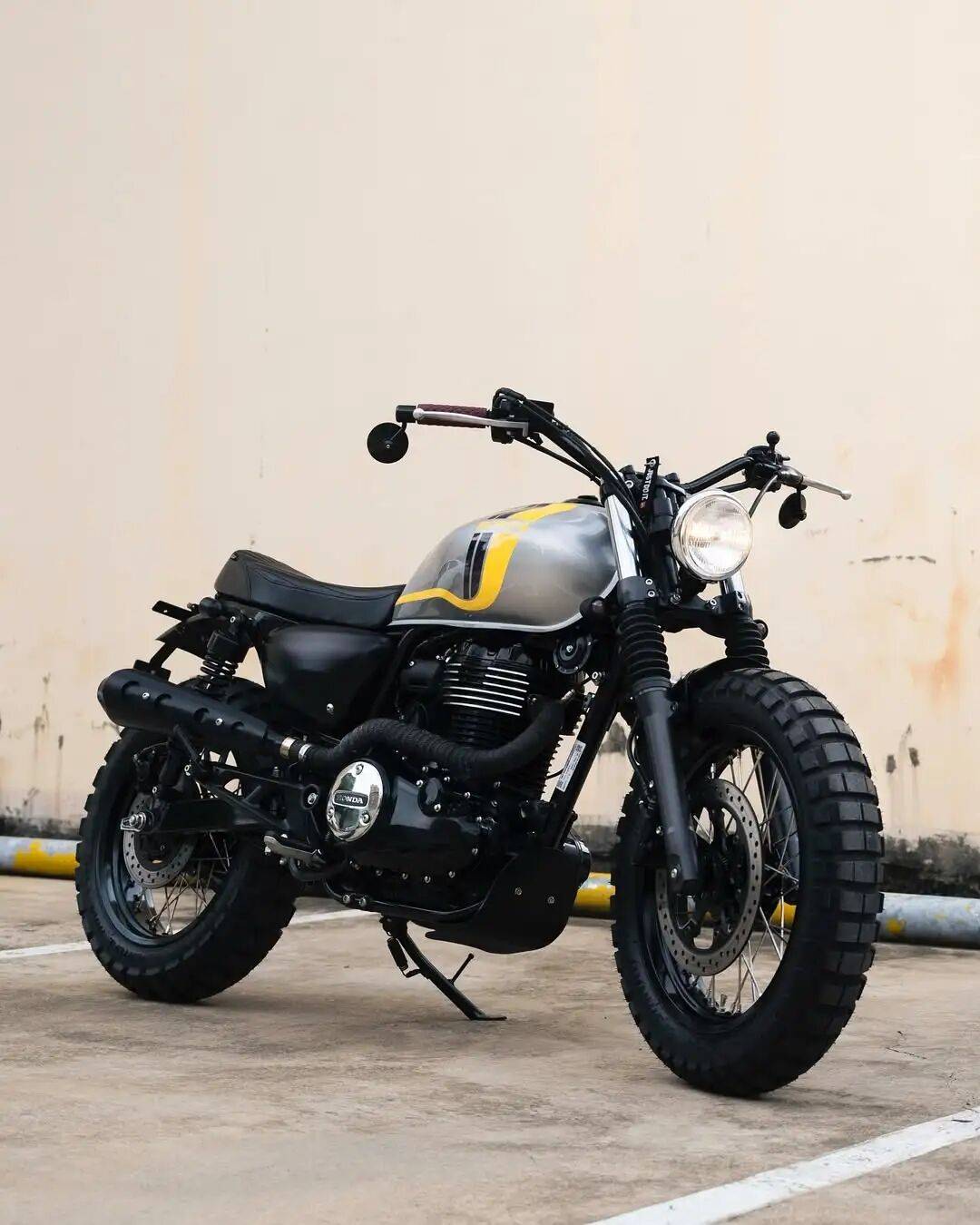 排氣是這臺車的靈魂:本田CB350攀爬者風格改裝