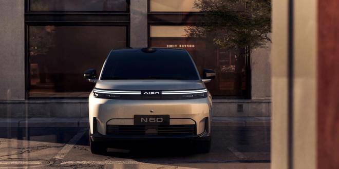 廣汽埃安N60官宣:全系標配零重力座椅+按摩、5連桿,明年Q1見