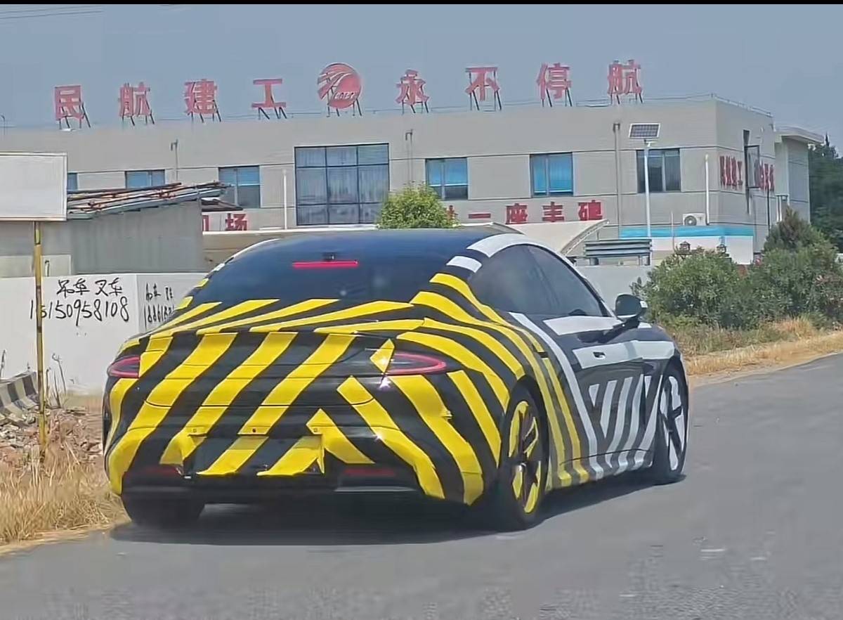 小米三款新車諜照曝光:野心之外仍有隱憂